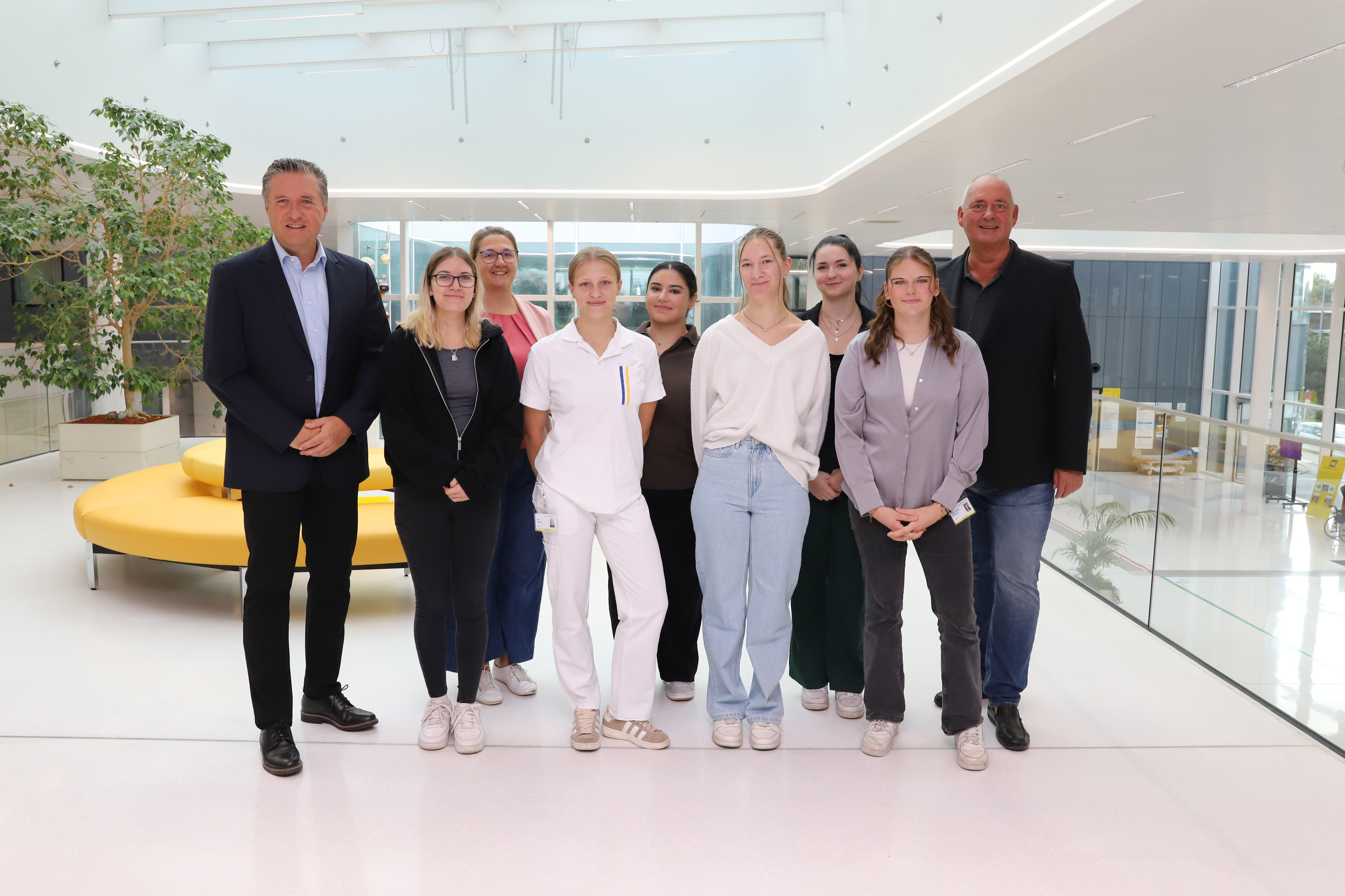 Gruppenbild mit den neuen Lehrlingen