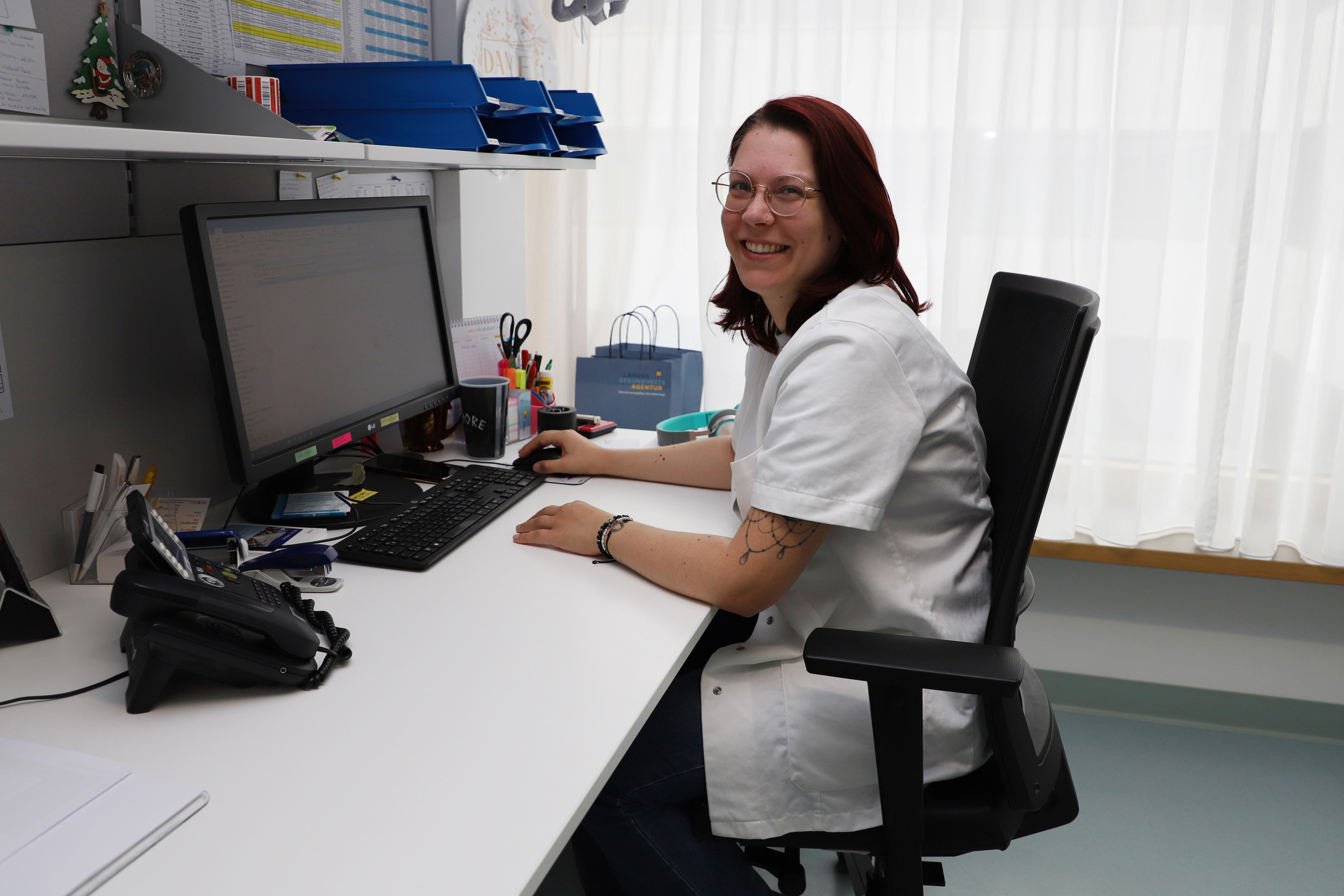 Fr. Zeiler bei der Arbeit 